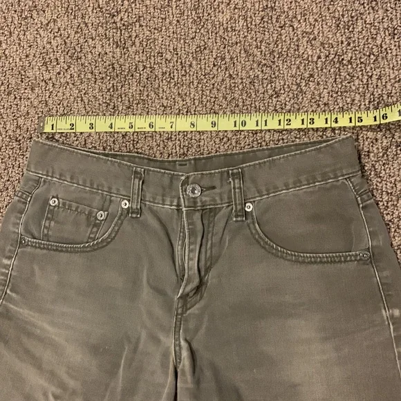 Levi’s Mom Jean Shorts - Picture 6 of 8